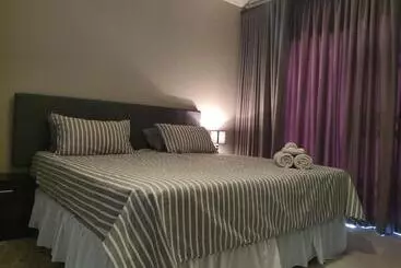 Pensió Housemartin Guest House