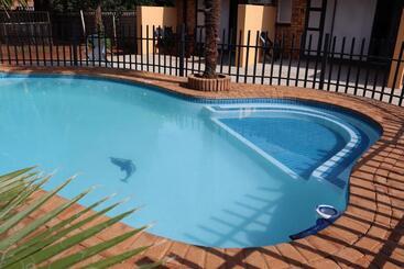 ペンション Housemartin Guest House