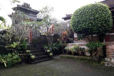 ペンション Puri Agung Inn