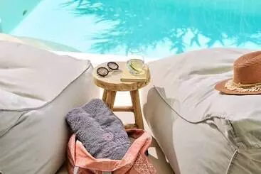 Adorno Beach Hotel And Suites