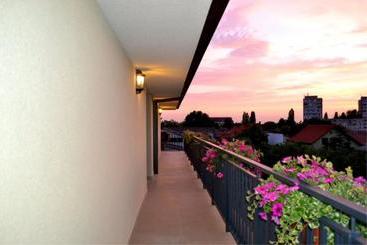 호텔 Pension Nora Clasic