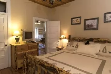 Majatalo Calhoun House Inn & Suites