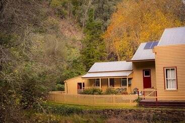 פונדק Creek Cottage