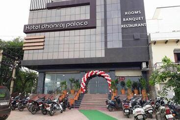 Hotel Dhanraj Palace