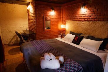 پانسیون Hira Guest House