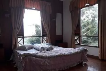 Apartamente turistice Villa Beverly Hills Puncak For 50 Pax