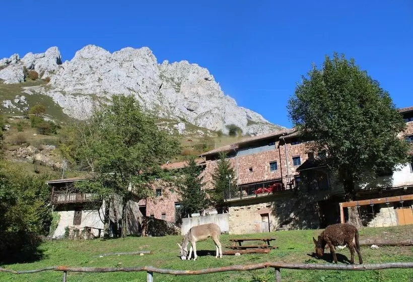 مسافرخانه Hosteria Del Huerna