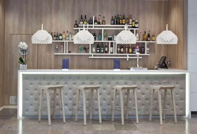 Hotelli NH Canciller Ayala Vitoria