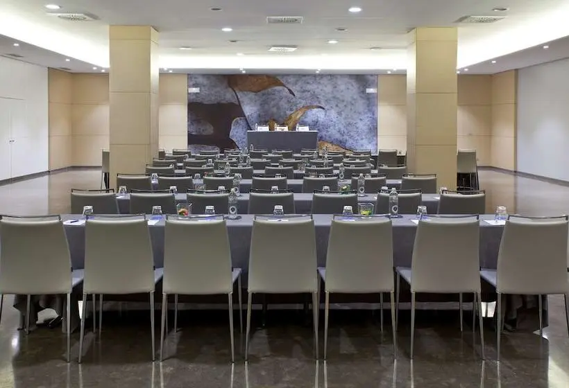 Hotelli NH Canciller Ayala Vitoria