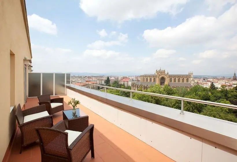 Hotelli NH Canciller Ayala Vitoria