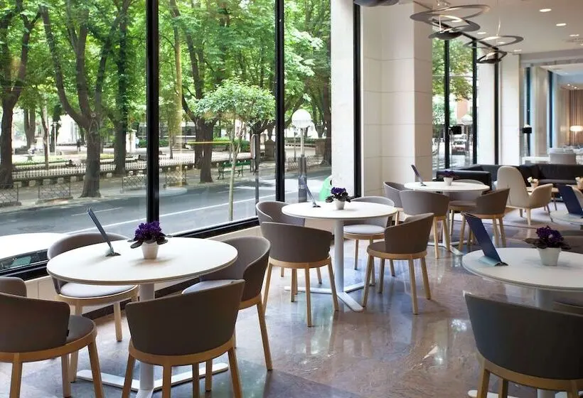 Hotelli NH Canciller Ayala Vitoria