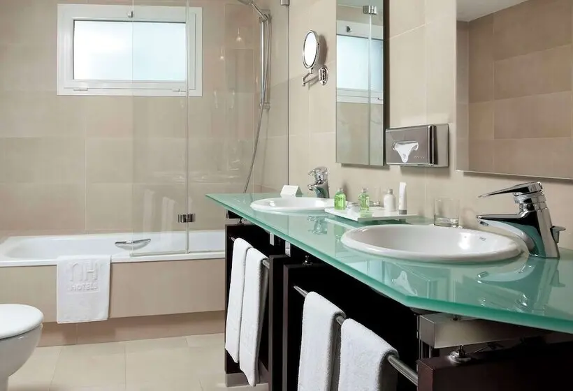 Hotelli NH Canciller Ayala Vitoria