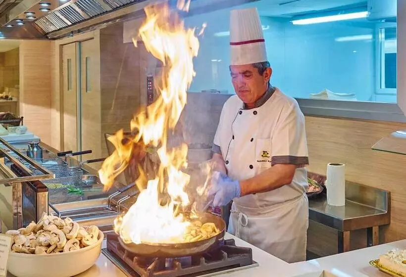 Aparthotel y Hotel Paguera Beach