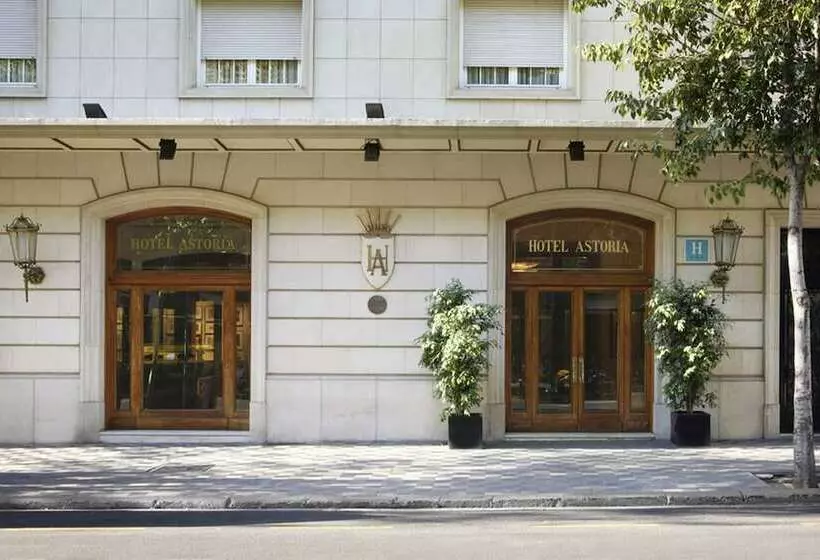 בית מלון כפרי Astoria