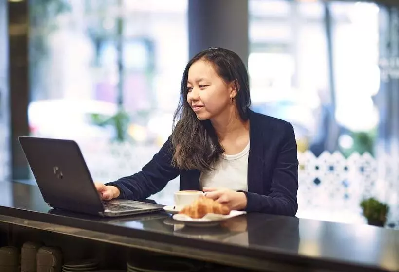 هتل Barcelona Century