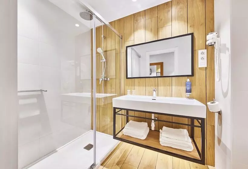 هتل Barcelona Century