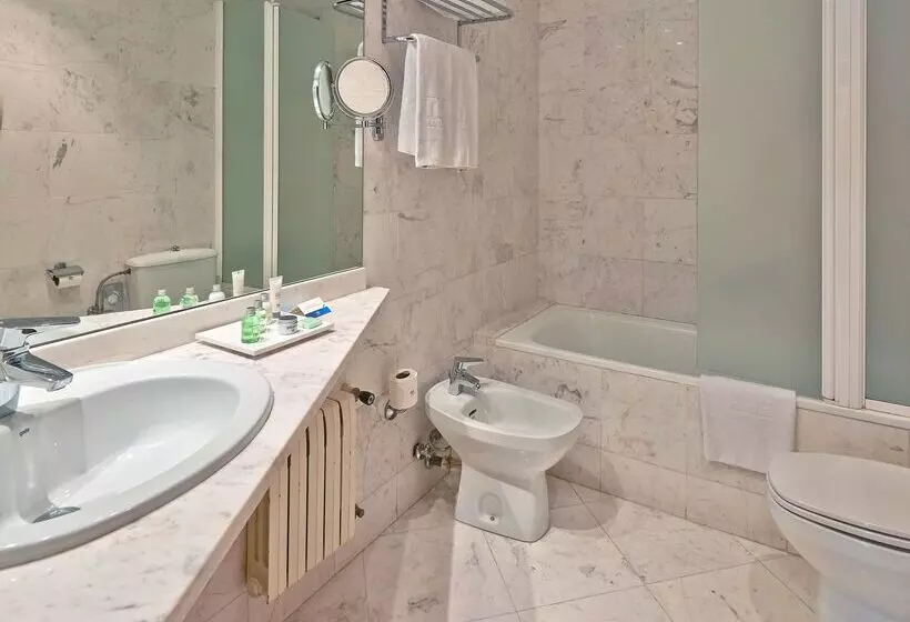 هتل NH Barcelona Entenza