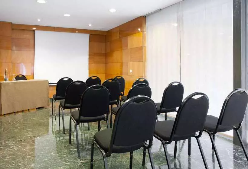 هتل NH Barcelona Entenza