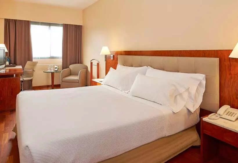 هتل NH Barcelona Entenza