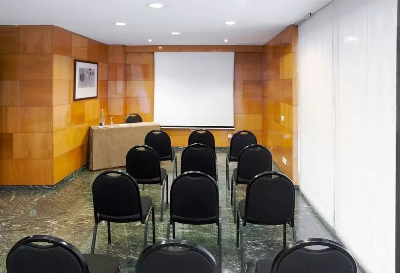 هتل NH Barcelona Entenza