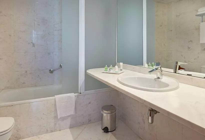 هتل NH Barcelona Entenza