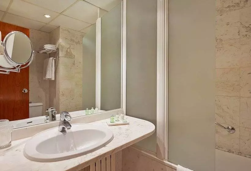 هتل NH Barcelona Entenza