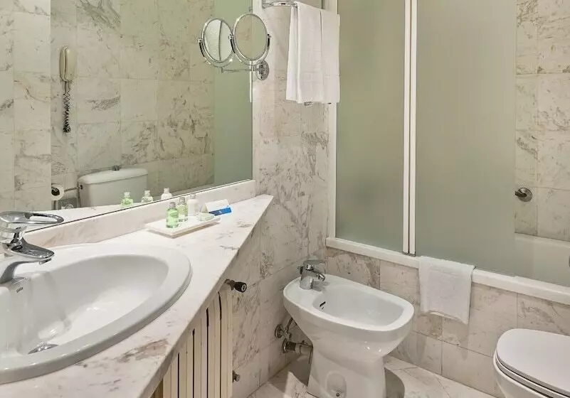 هتل NH Barcelona Entenza