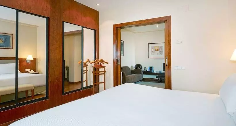 هتل NH Barcelona Entenza