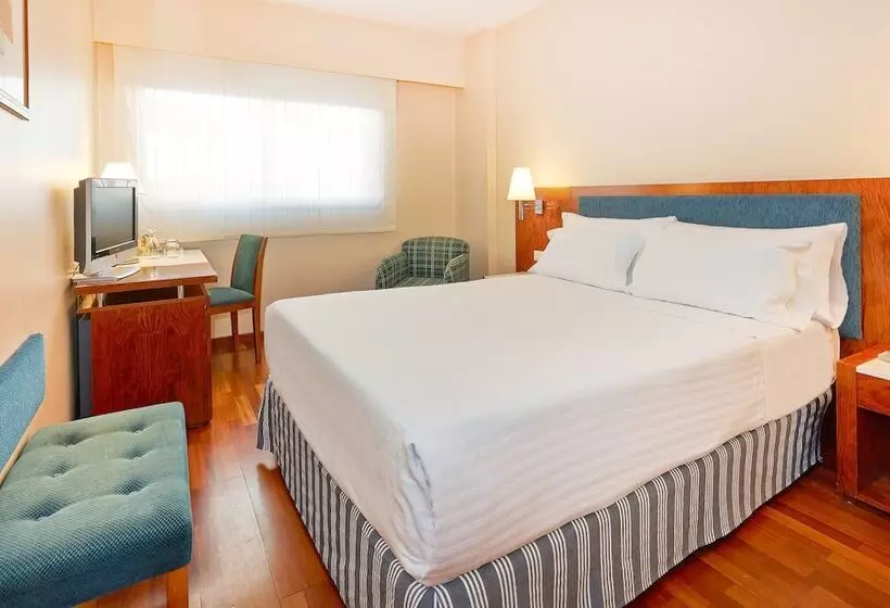 هتل NH Barcelona Entenza