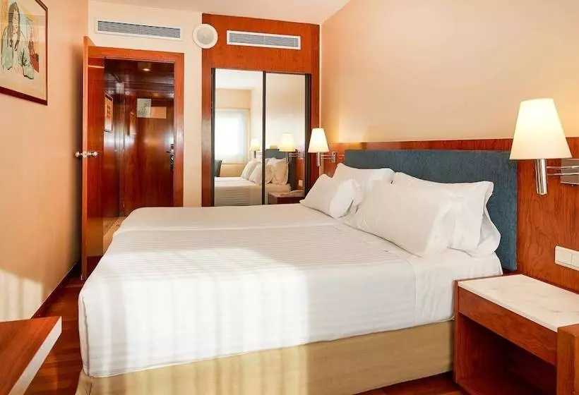 هتل NH Barcelona Entenza