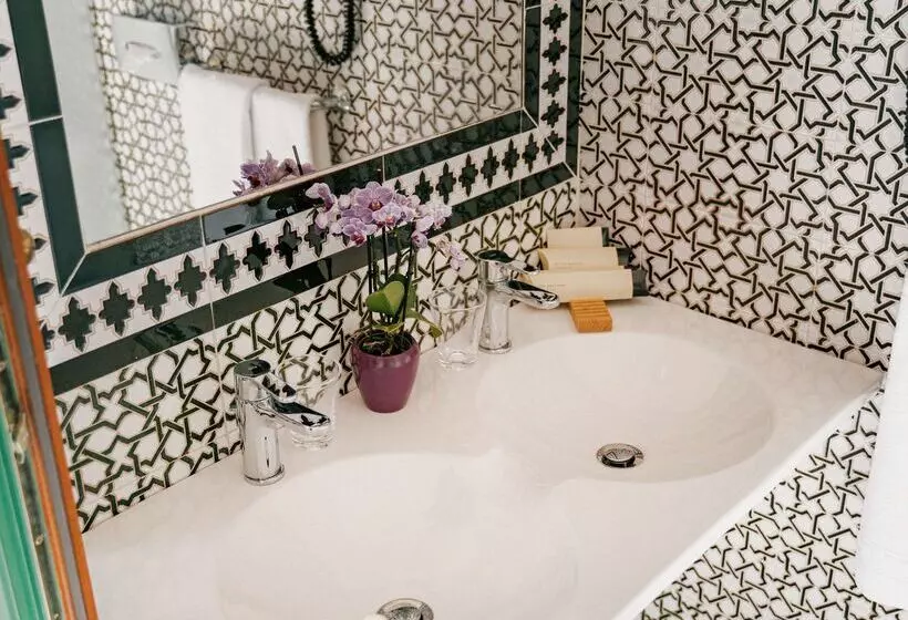 Hotel Alhambra Palace