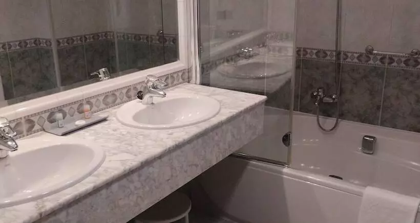 Отель Almirante