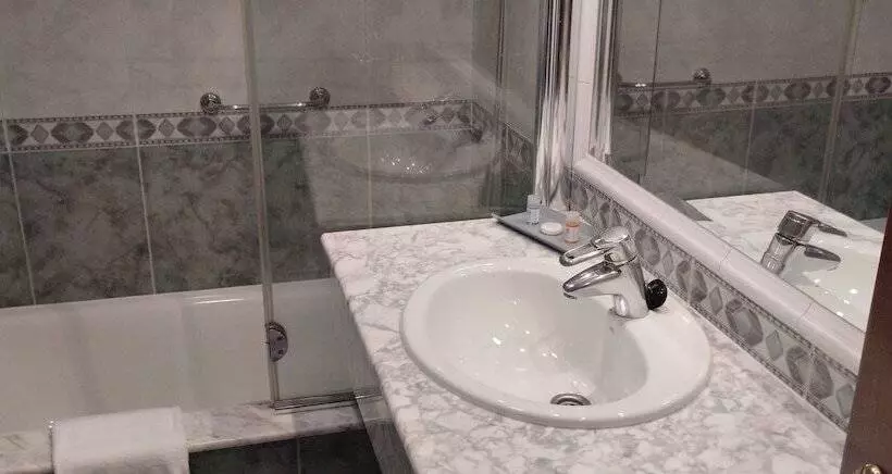 Отель Almirante