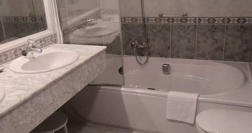 Отель Almirante