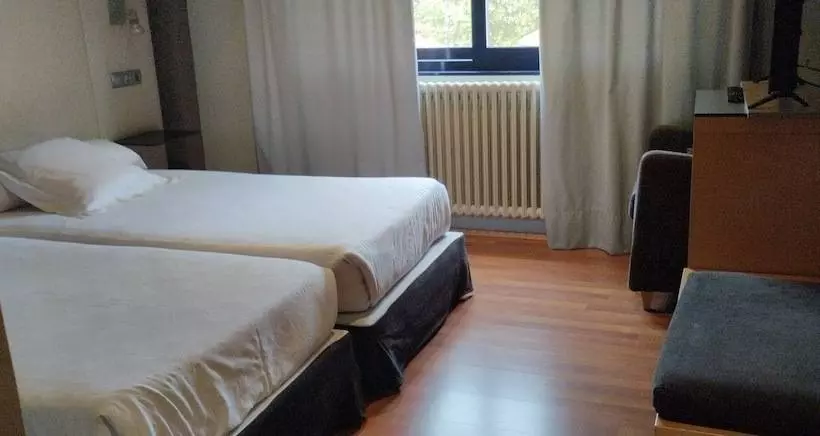 Отель Almirante