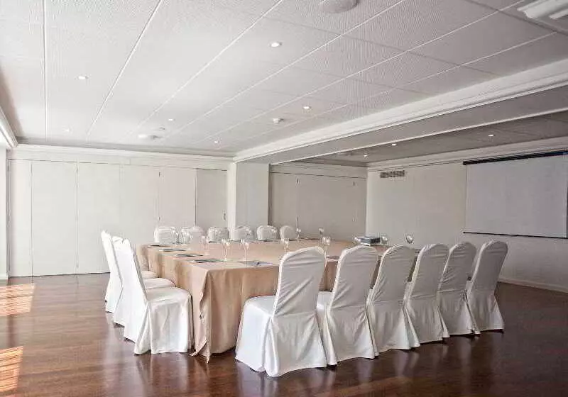 Отель Almirante