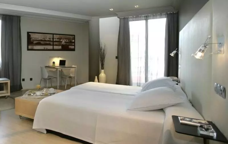 Отель Almirante