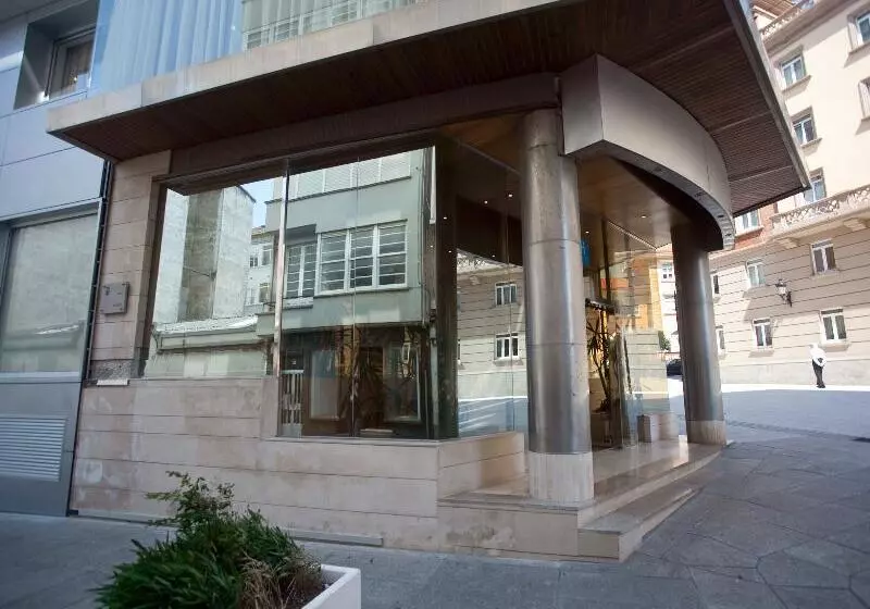 Отель Almirante