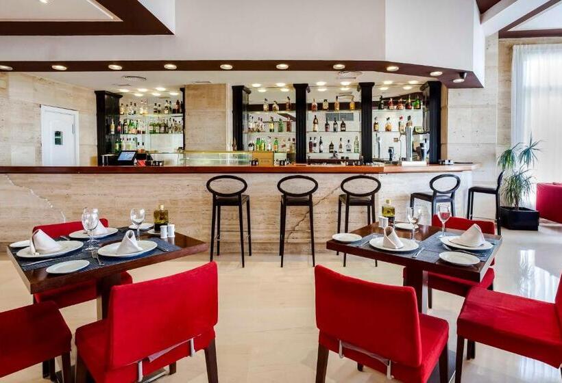 هتل Exe Las Adelfas