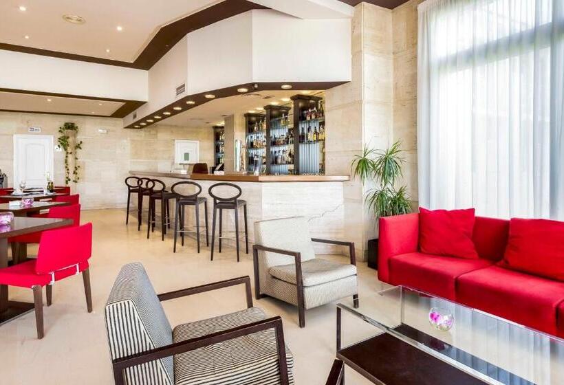 هتل Exe Las Adelfas