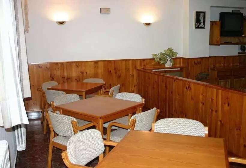 Отель Lo Foraton