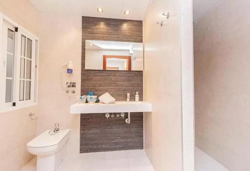 هتل Oh Nice Ulises Ceuta