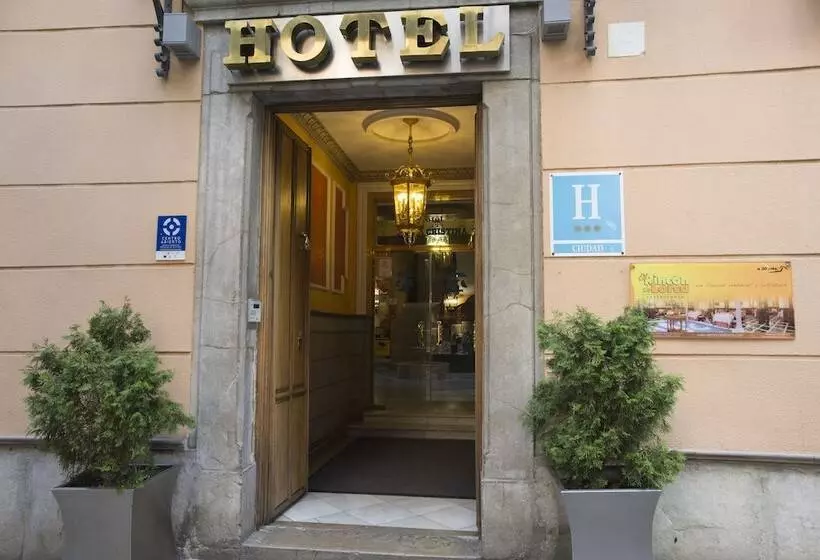 هتل Reina Cristina