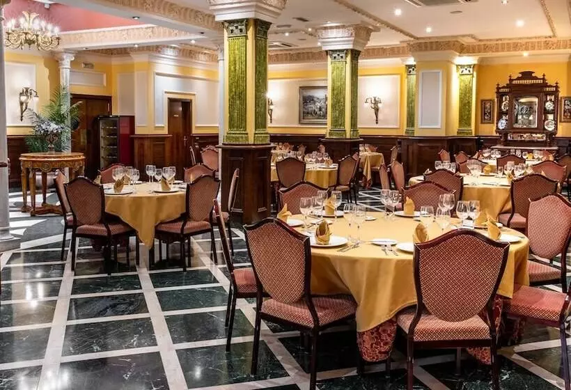 هتل Reina Cristina