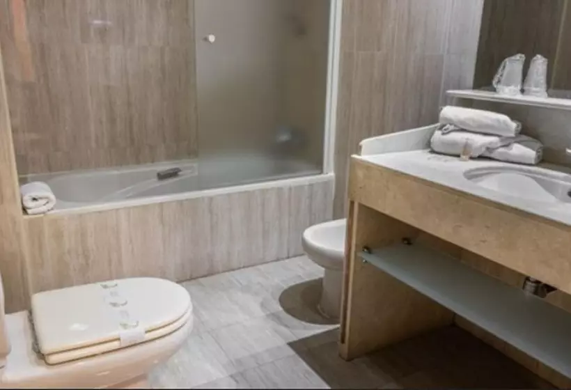 هتل Reina Cristina