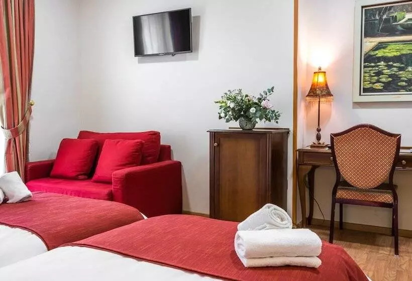 هتل Reina Cristina