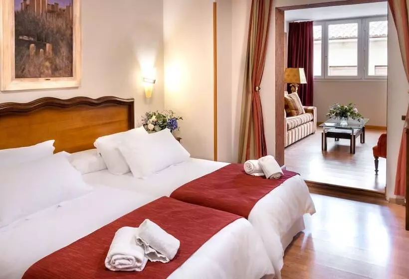 هتل Reina Cristina