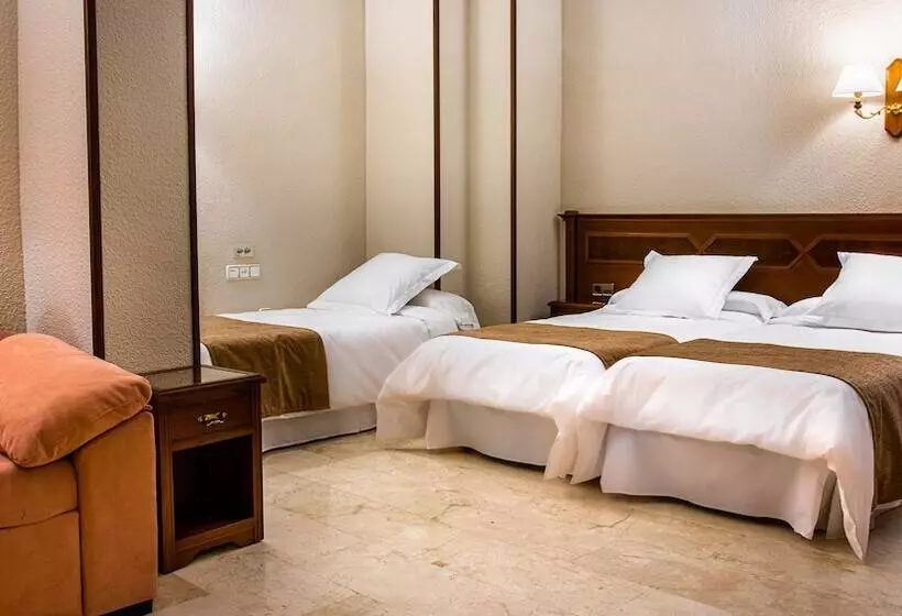 هتل Reina Cristina