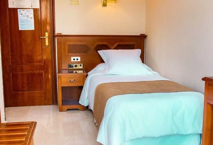 هتل Reina Cristina