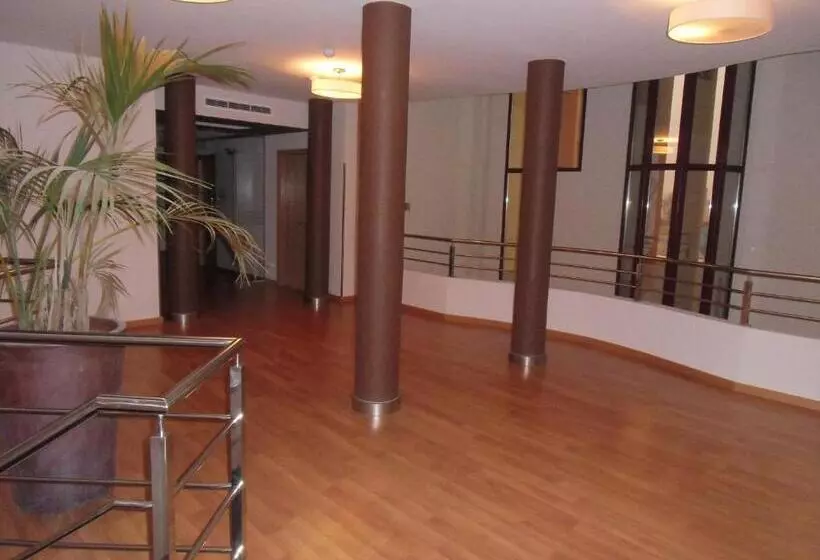 هتل Area De Servicio Villamartín